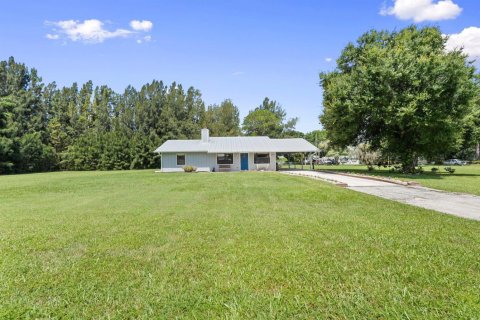 House in St. Lucie, Florida 3 bedrooms, 119.84 sq.m. № 2181178 - photo 2