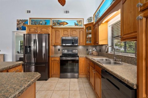 House in St. Lucie, Florida 3 bedrooms, 119.84 sq.m. № 2181178 - photo 3