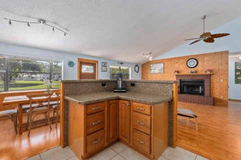 House in St. Lucie, Florida 3 bedrooms, 119.84 sq.m. № 2181178 - photo 6
