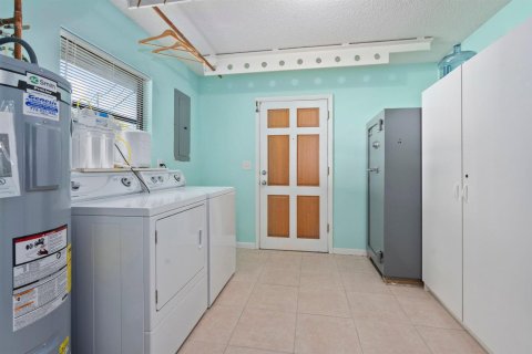 House in St. Lucie, Florida 3 bedrooms, 119.84 sq.m. № 2181178 - photo 17