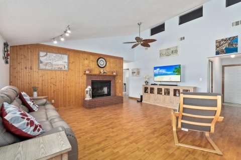House in St. Lucie, Florida 3 bedrooms, 119.84 sq.m. № 2181178 - photo 9