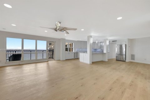 Copropriété à vendre à Lauderdale-by-the-Sea, Floride: 3 chambres, 310.29 m2 № 1989341 - photo 9