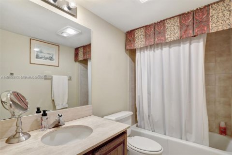 Copropriété à vendre à Lauderdale-by-the-Sea, Floride: 3 chambres, 310.29 m2 № 1989341 - photo 25