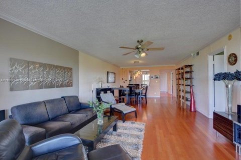 Condominio en venta en Deerfield Beach, Florida, 2 dormitorios, 111.48 m2 № 1410981 - foto 10