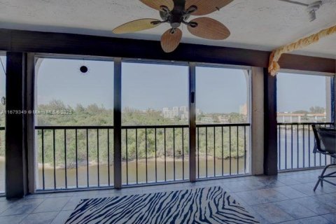 Condominio en venta en Deerfield Beach, Florida, 2 dormitorios, 111.48 m2 № 1410981 - foto 15