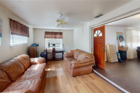 House in Tampa, Florida 3 bedrooms, 124.67 sq.m. № 2316779 - photo 8