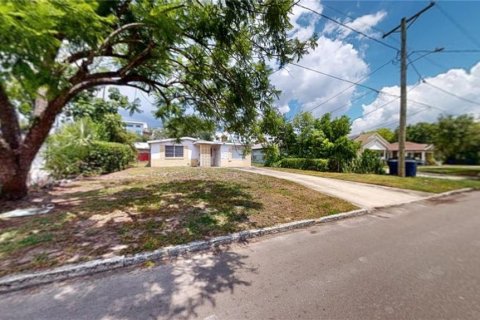 House in Tampa, Florida 3 bedrooms, 124.67 sq.m. № 2316779 - photo 6