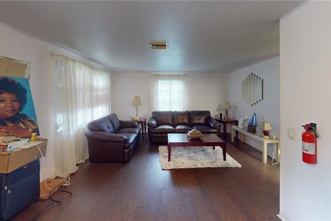 House in Tampa, Florida 3 bedrooms, 124.67 sq.m. № 2316779 - photo 7