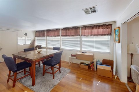 House in Tampa, Florida 3 bedrooms, 124.67 sq.m. № 2316779 - photo 9