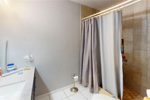 House in Tampa, Florida 3 bedrooms, 124.67 sq.m. № 2316779 - photo 14