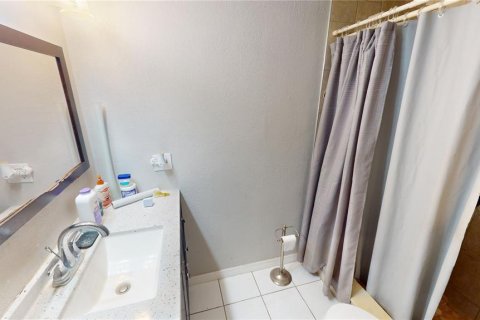 House in Tampa, Florida 3 bedrooms, 124.67 sq.m. № 2316779 - photo 13