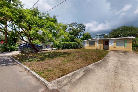 House in Tampa, Florida 3 bedrooms, 124.67 sq.m. № 2316779 - photo 5