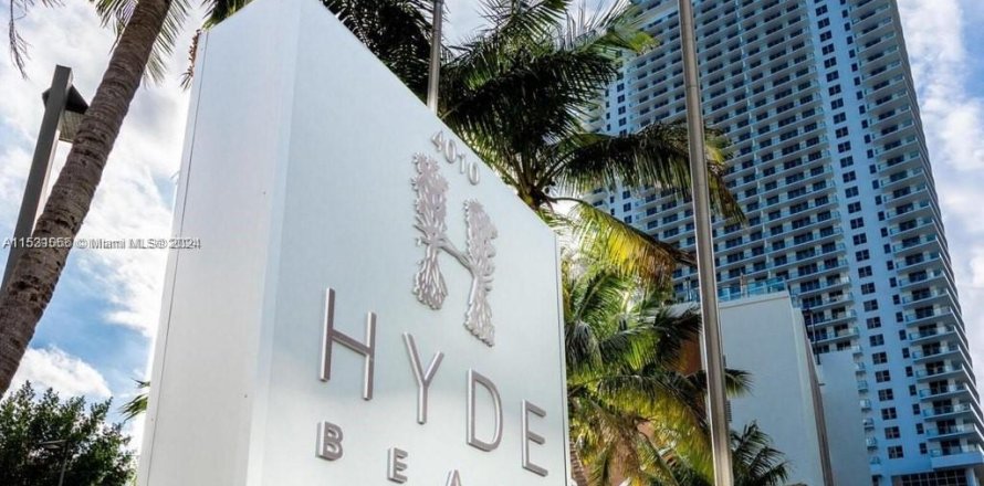Condominio en Hollywood, Florida, 2 dormitorios № 1875188