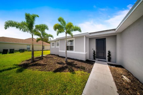 Casa en venta en Port St. Lucie, Florida, 4 dormitorios, 164.72 m2 № 2417654 - foto 3