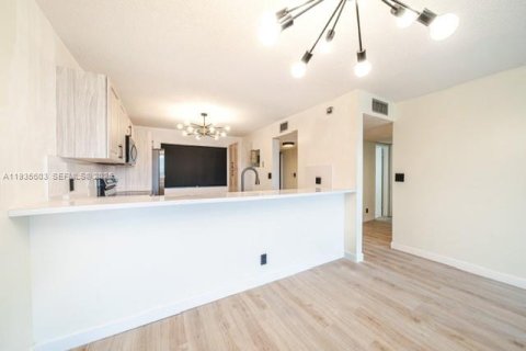 Condominio en alquiler en North Lauderdale, Florida, 2 dormitorios, 125.42 m2 № 1993733 - foto 3