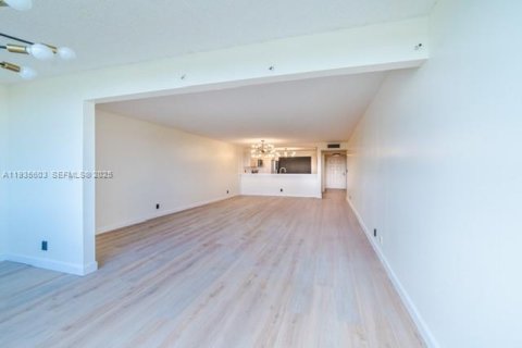 Condominio en alquiler en North Lauderdale, Florida, 2 dormitorios, 125.42 m2 № 1993733 - foto 6