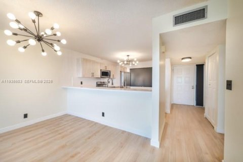 Condominio en alquiler en North Lauderdale, Florida, 2 dormitorios, 125.42 m2 № 1993733 - foto 4