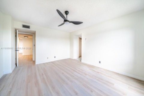 Condominio en alquiler en North Lauderdale, Florida, 2 dormitorios, 125.42 m2 № 1993733 - foto 13