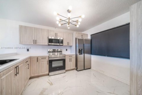 Condominio en alquiler en North Lauderdale, Florida, 2 dormitorios, 125.42 m2 № 1993733 - foto 2