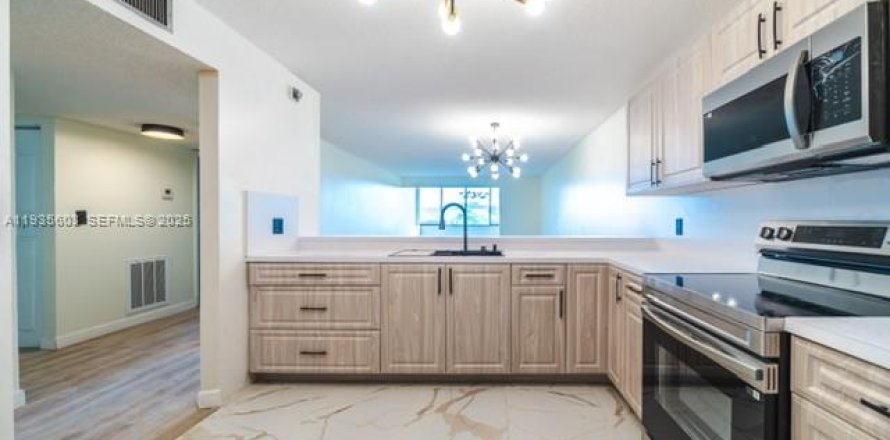 Condominio en North Lauderdale, Florida, 2 dormitorios  № 1993733