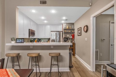 Condo in Orlando, Florida, 2 bedrooms  № 2272754 - photo 6