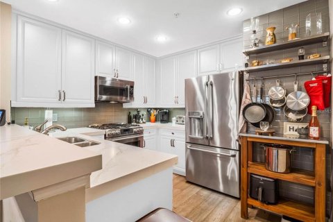 Condo in Orlando, Florida, 2 bedrooms  № 2272754 - photo 8