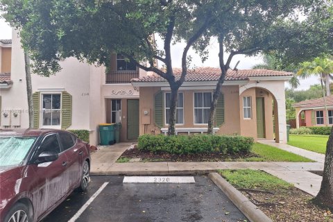 Снять в аренду таунхаус в Хомстед, Флорида 4 спальни, 143.44м2, № 1949331 - фото 2