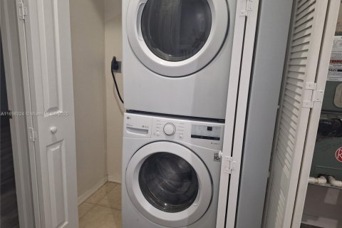 Снять в аренду таунхаус в Хомстед, Флорида 4 спальни, 143.44м2, № 1949331 - фото 21