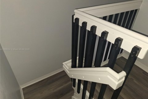 Снять в аренду таунхаус в Хомстед, Флорида 4 спальни, 143.44м2, № 1949331 - фото 9