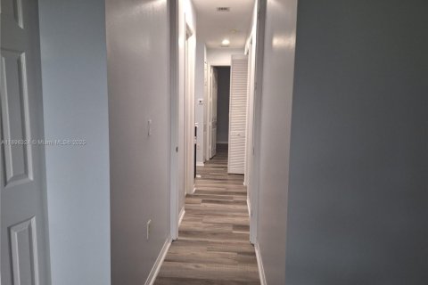 Снять в аренду таунхаус в Хомстед, Флорида 4 спальни, 143.44м2, № 1949331 - фото 10