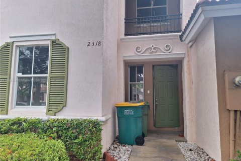 Снять в аренду таунхаус в Хомстед, Флорида 4 спальни, 143.44м2, № 1949331 - фото 3