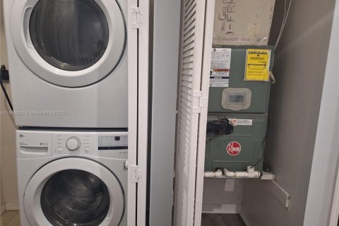 Снять в аренду таунхаус в Хомстед, Флорида 4 спальни, 143.44м2, № 1949331 - фото 20