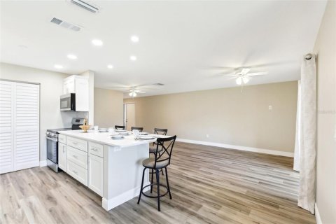Casa en venta en Largo, Florida, 2 dormitorios, 103.12 m2 № 1625153 - foto 8