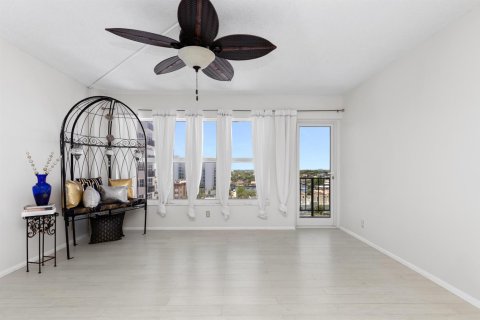 Condominio en venta en Pompano Beach, Florida, 1 dormitorio, 82.68 m2 № 2085072 - foto 16