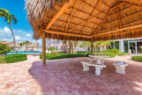 Condominio en venta en Pompano Beach, Florida, 1 dormitorio, 82.68 m2 № 2085072 - foto 20