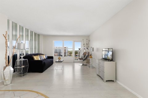 Condominio en venta en Pompano Beach, Florida, 1 dormitorio, 82.68 m2 № 2085072 - foto 13