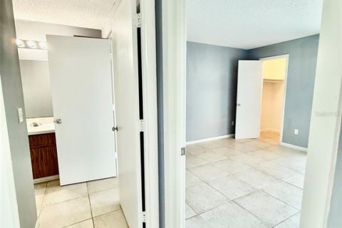 Condo in Palm Harbor, Florida, 2 bedrooms  № 1849823 - photo 18