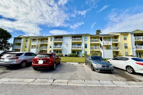 Condo in Palm Harbor, Florida, 2 bedrooms  № 1849823 - photo 1