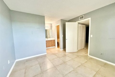 Condo in Palm Harbor, Florida, 2 bedrooms  № 1849823 - photo 23