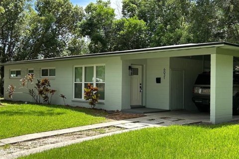 House in Orlando, Florida 3 bedrooms, 89.93 sq.m. № 1837637 - photo 1