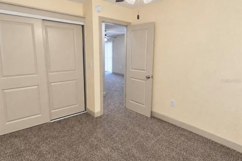 House in Saint Petersburg, Florida 2 bedrooms, 62.43 sq.m. № 2354583 - photo 4