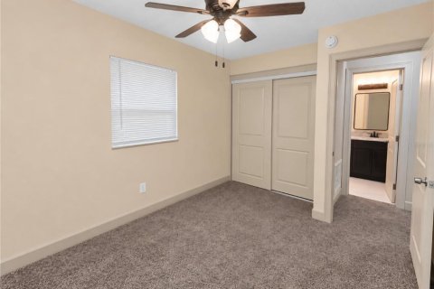 House in Saint Petersburg, Florida 2 bedrooms, 62.43 sq.m. № 2354583 - photo 5