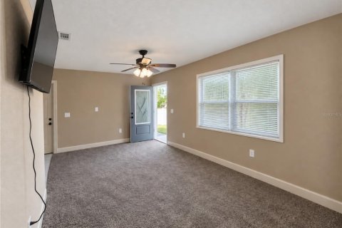 House in Saint Petersburg, Florida 2 bedrooms, 62.43 sq.m. № 2354583 - photo 3