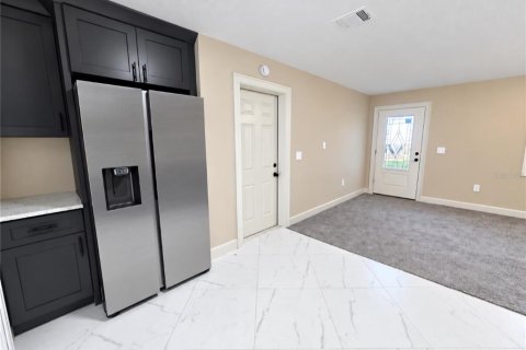 House in Saint Petersburg, Florida 2 bedrooms, 62.43 sq.m. № 2354583 - photo 11
