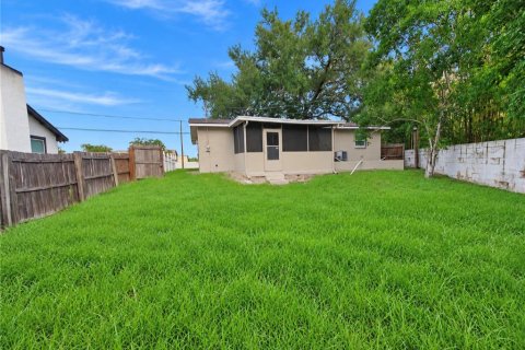 House in Saint Petersburg, Florida 2 bedrooms, 62.43 sq.m. № 2354583 - photo 12