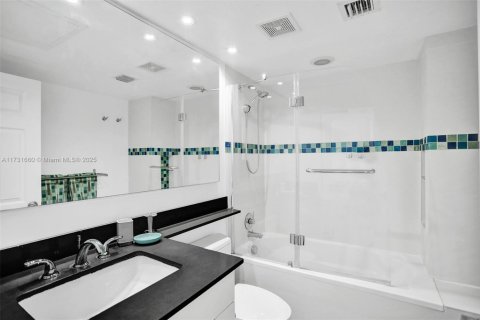 Condo in Hollywood, Florida, 1 bedroom  № 1937483 - photo 13