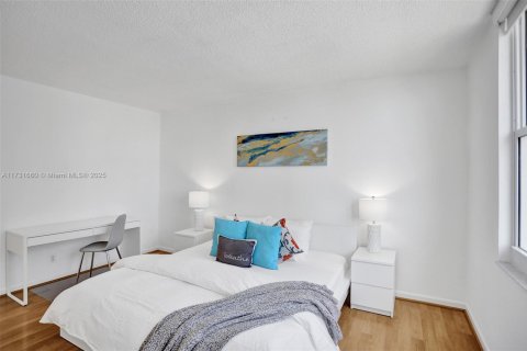 Condo in Hollywood, Florida, 1 bedroom  № 1937483 - photo 17