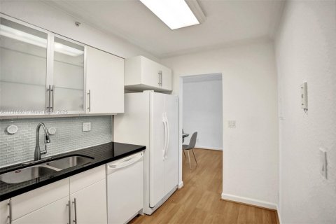 Condominio en alquiler en Hollywood, Florida, 1 dormitorio, 69.21 m2 № 1937483 - foto 20