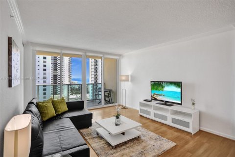 Condominio en alquiler en Hollywood, Florida, 1 dormitorio, 69.21 m2 № 1937483 - foto 6
