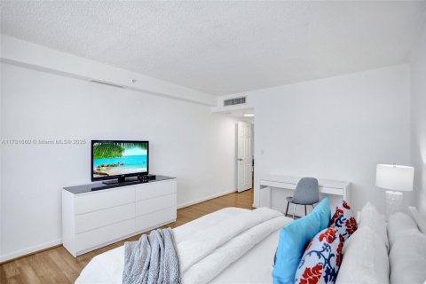 Condo in Hollywood, Florida, 1 bedroom  № 1937483 - photo 16